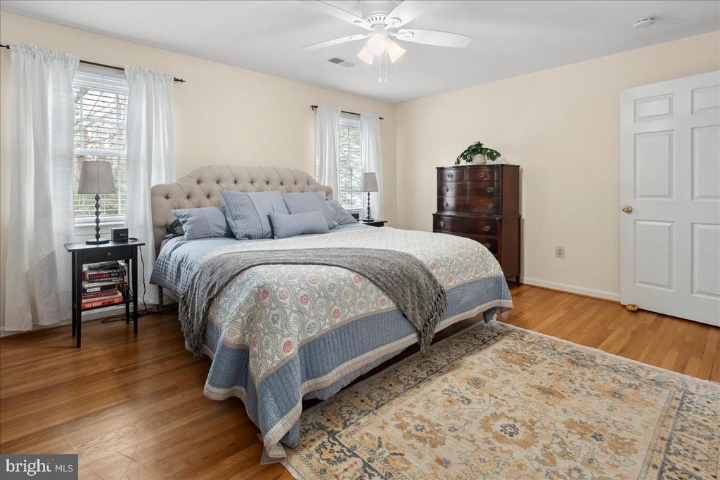 3718 CARRIAGE HOUSE COURT