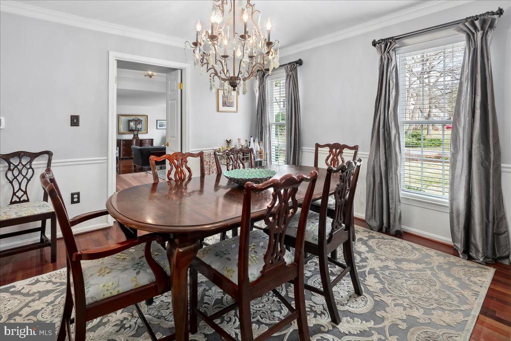 3718 CARRIAGE HOUSE COURT