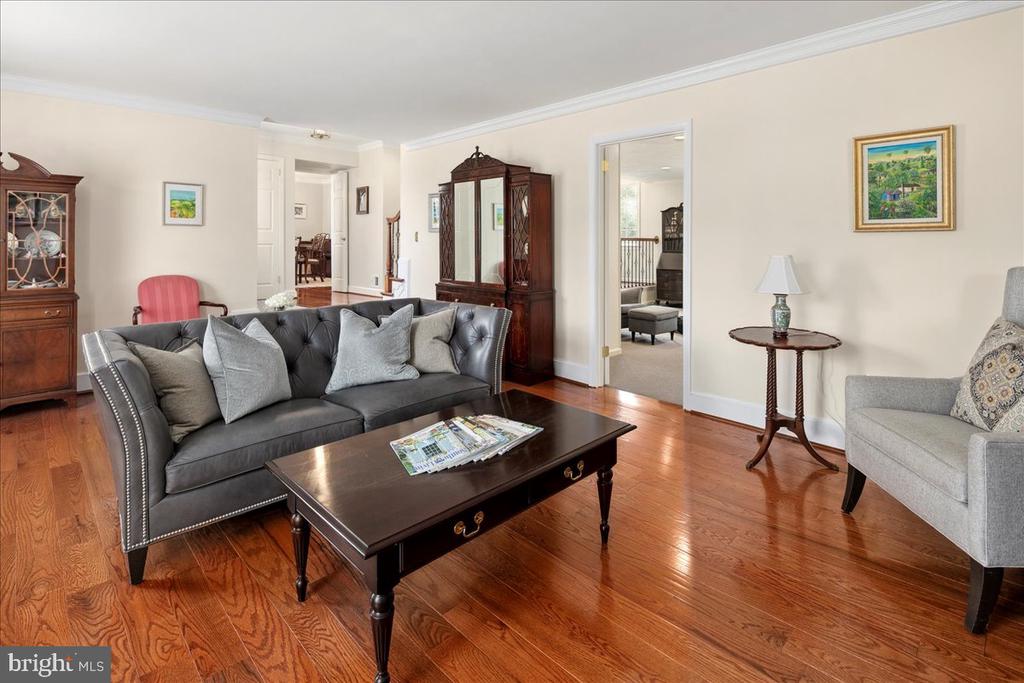3718 CARRIAGE HOUSE COURT