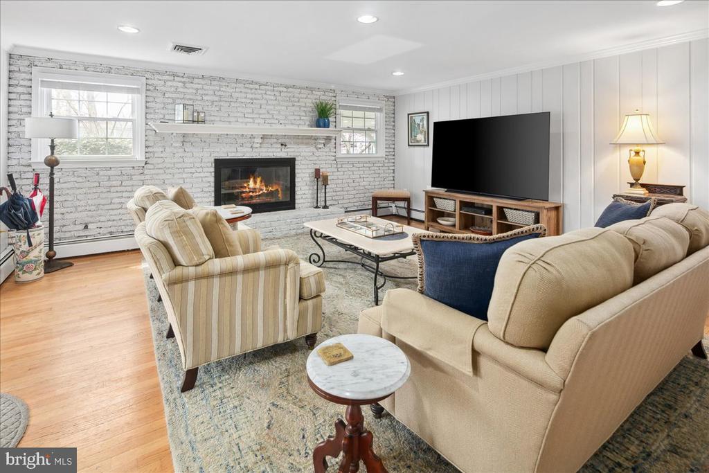 3801 DENSMORE COURT