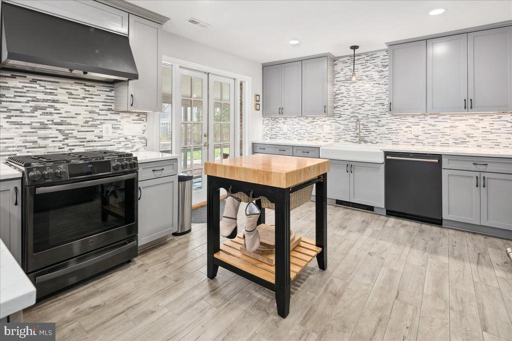 3801 DENSMORE COURT