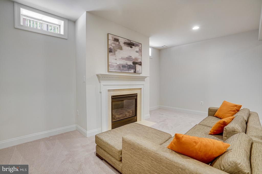 8043 WINSTEAD MANOR LANE