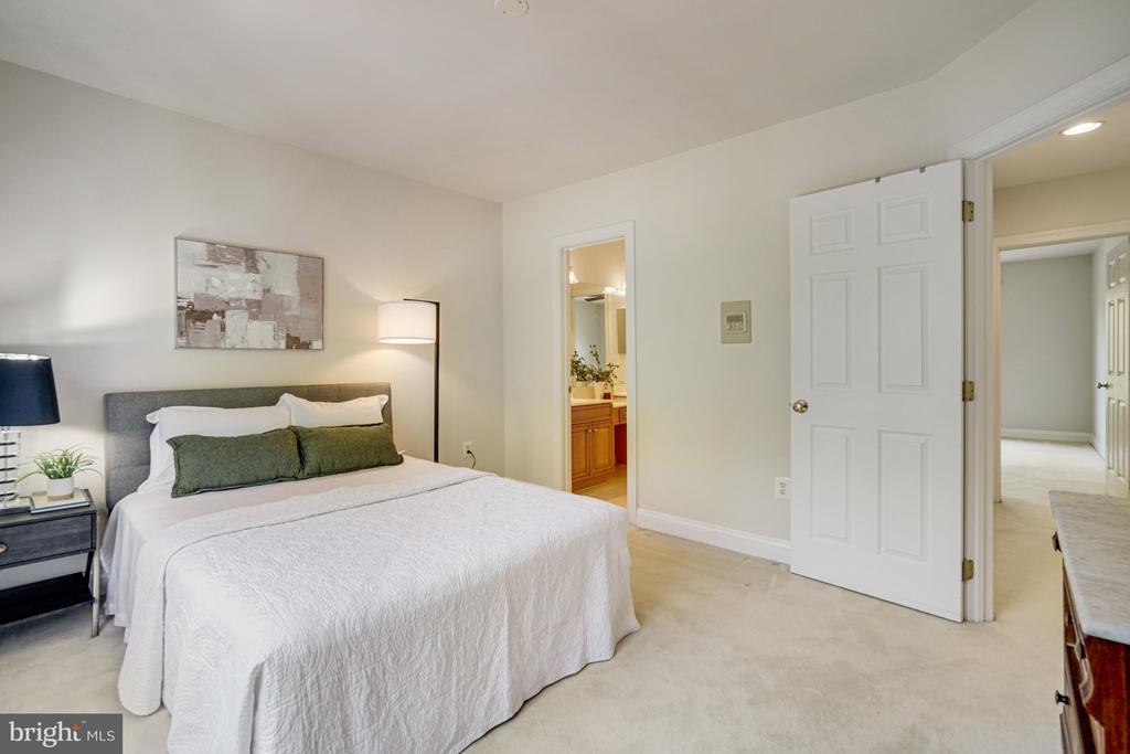 8043 WINSTEAD MANOR LANE