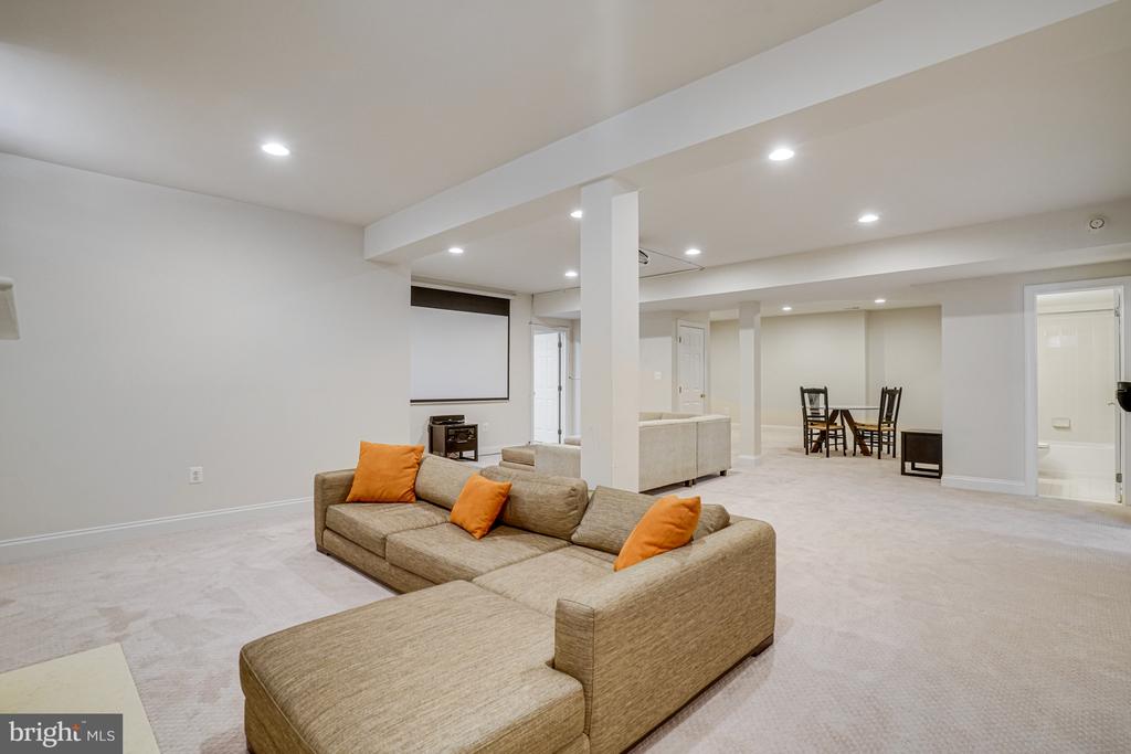 8043 WINSTEAD MANOR LANE