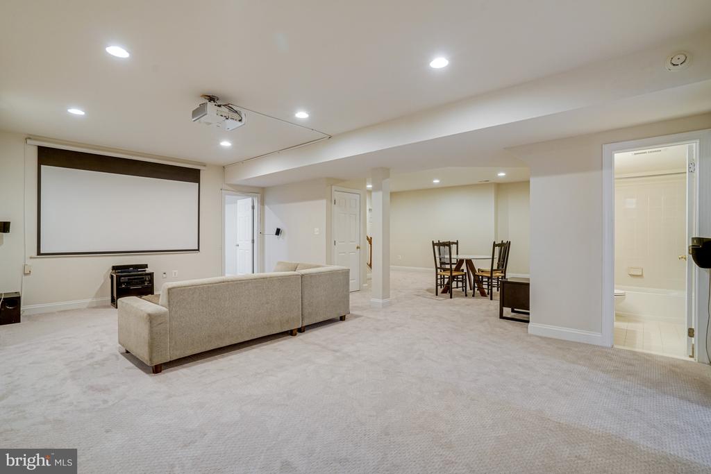 8043 WINSTEAD MANOR LANE