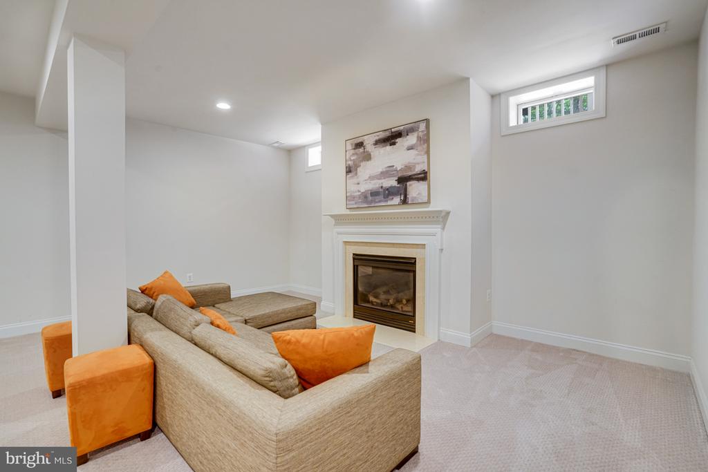 8043 WINSTEAD MANOR LANE