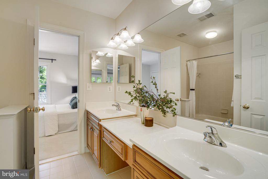 8043 WINSTEAD MANOR LANE