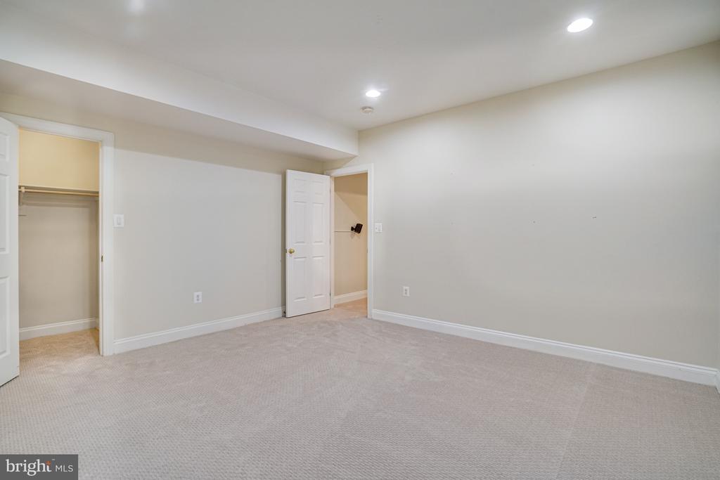 8043 WINSTEAD MANOR LANE