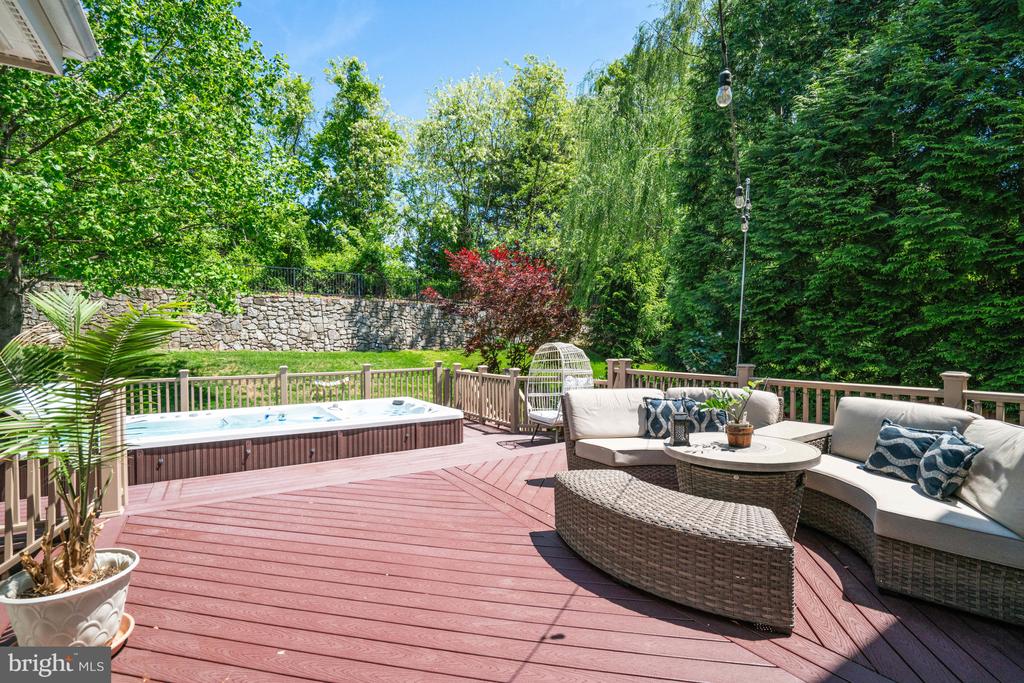 8043 WINSTEAD MANOR LANE