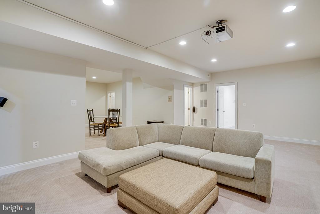 8043 WINSTEAD MANOR LANE