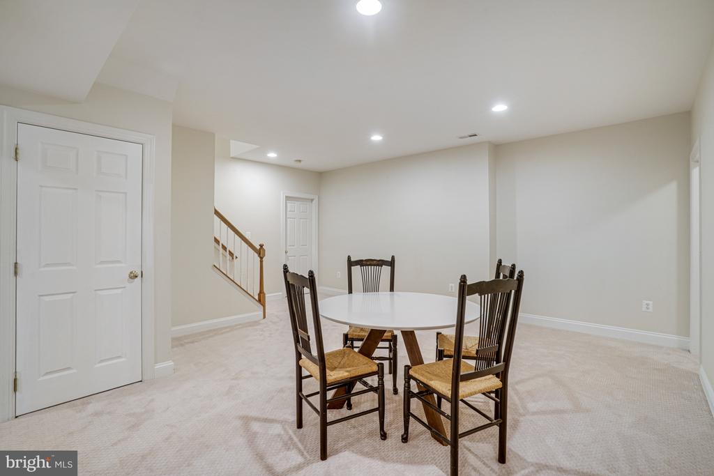 8043 WINSTEAD MANOR LANE