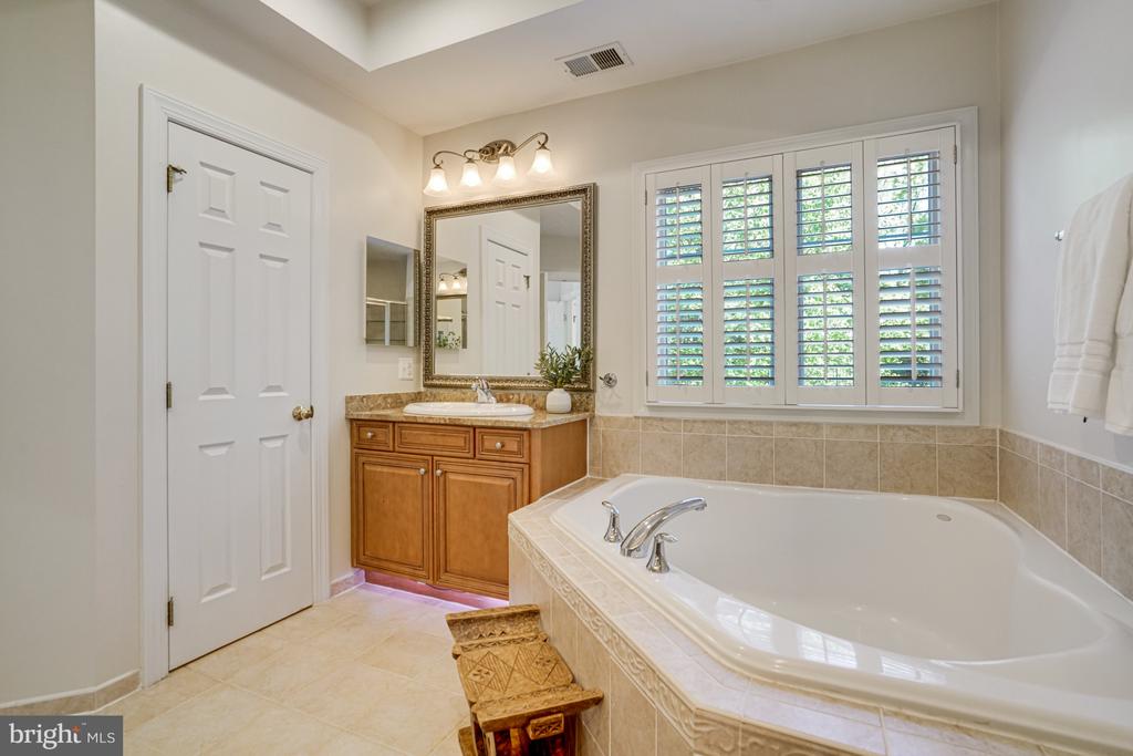 8043 WINSTEAD MANOR LANE