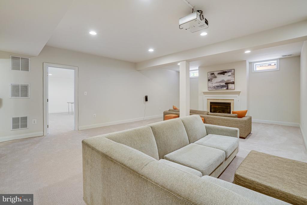 8043 WINSTEAD MANOR LANE
