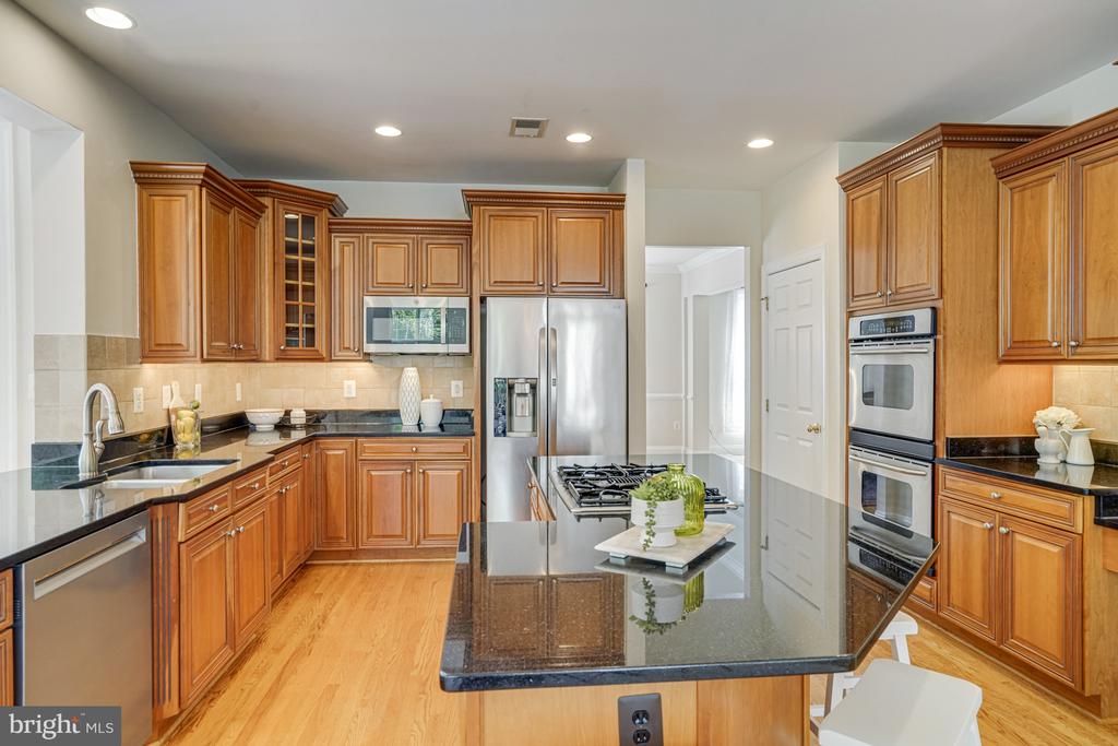 8043 WINSTEAD MANOR LANE