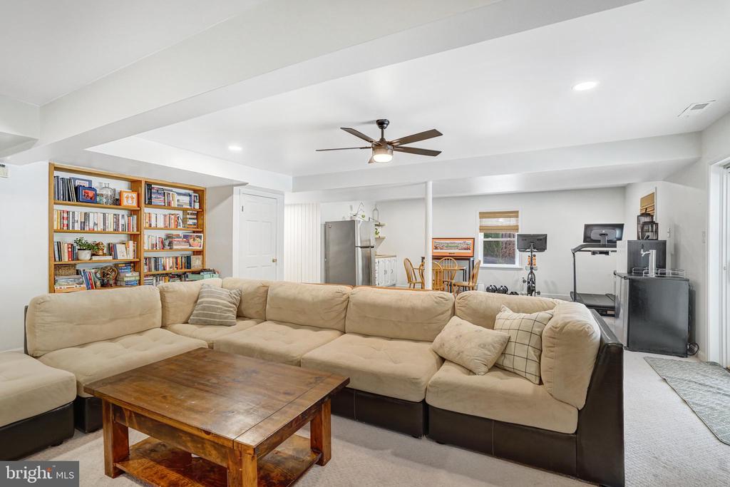 5827 WESSEX LANE