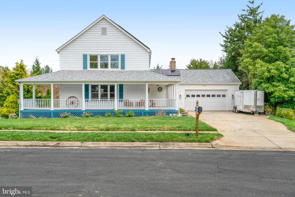 5827 WESSEX LANE