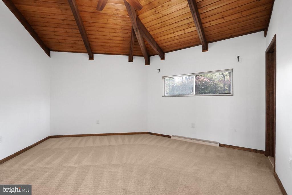 6524 ROBIN ROAD