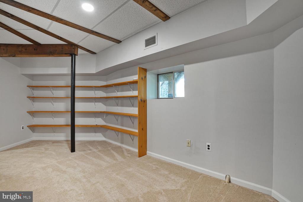 6524 ROBIN ROAD