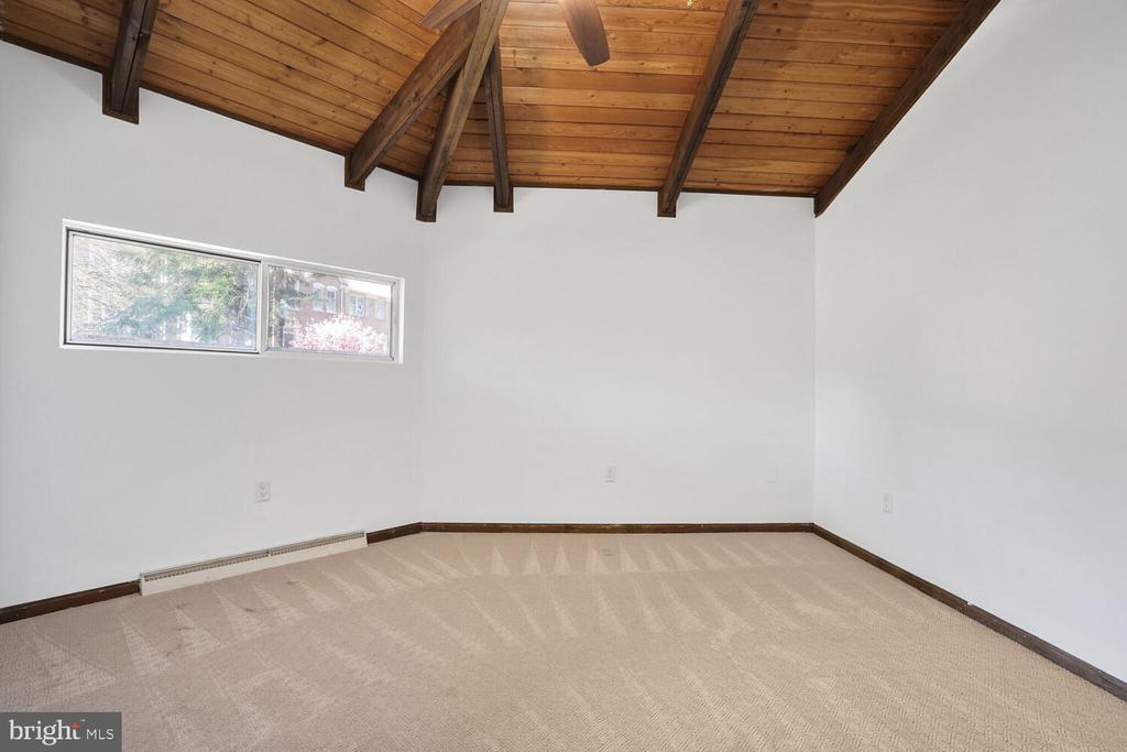 6524 ROBIN ROAD