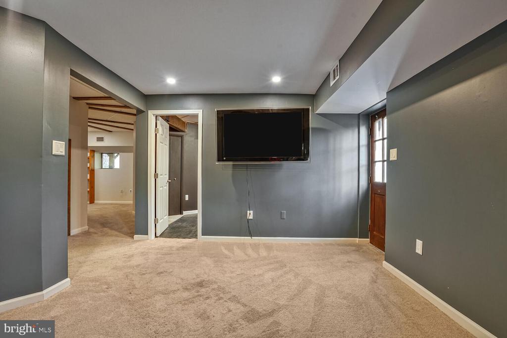 6524 ROBIN ROAD