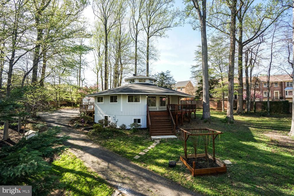 6524 ROBIN ROAD