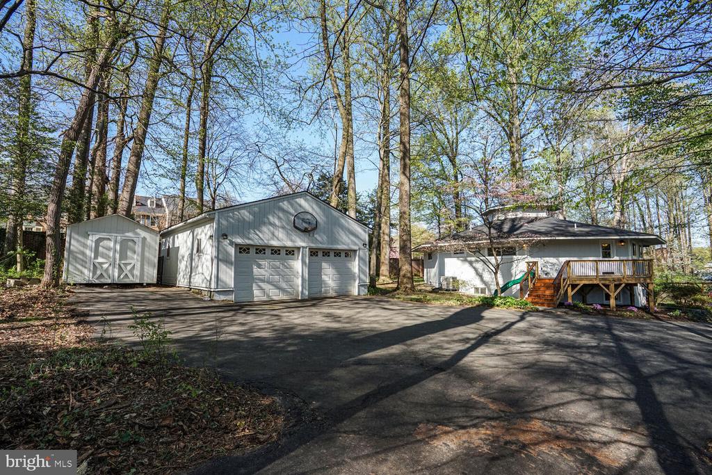 6524 ROBIN ROAD