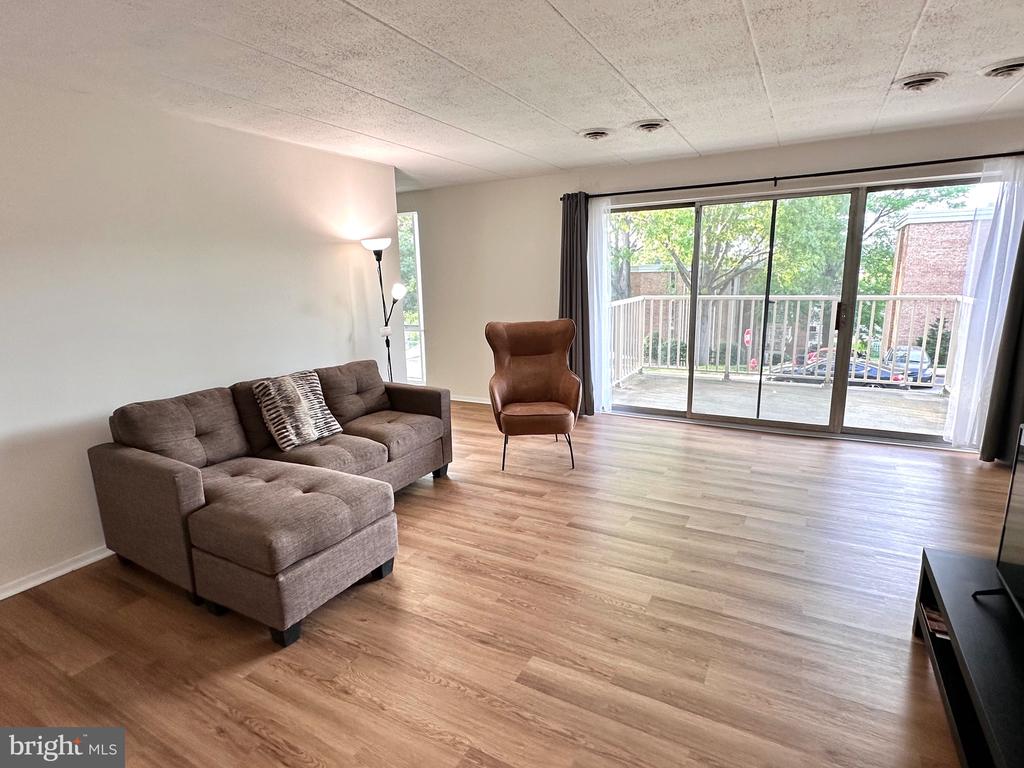 2626 FORT FARNSWORTH ROAD 200 (2B)
