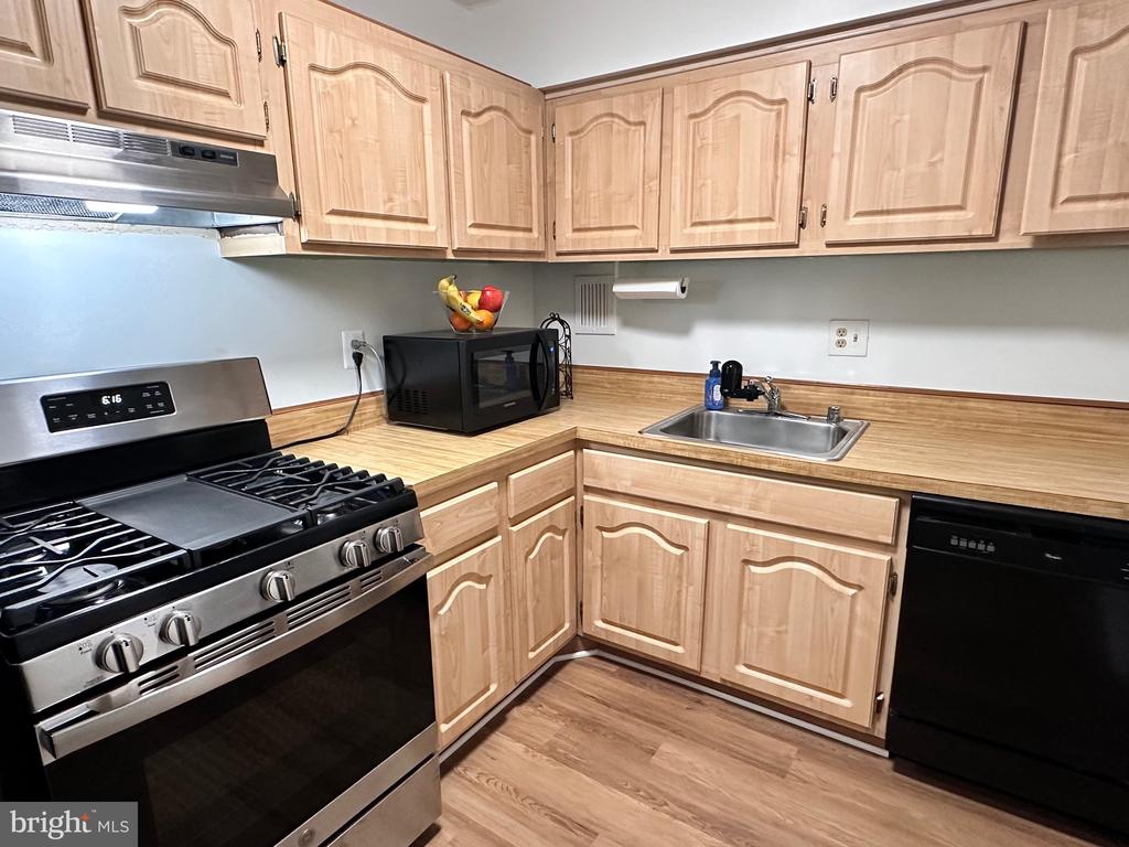 2626 FORT FARNSWORTH ROAD 200 (2B)