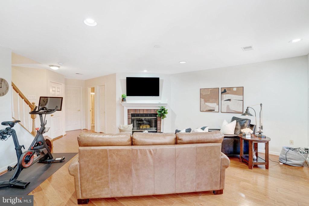 6625 FROST LAKE LANE