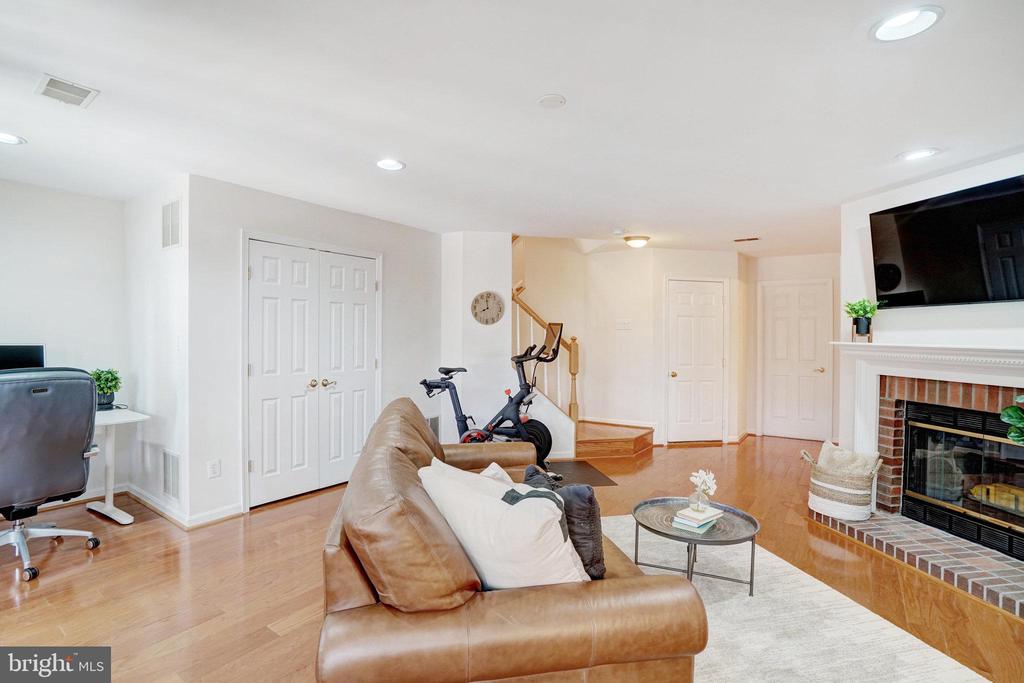 6625 FROST LAKE LANE