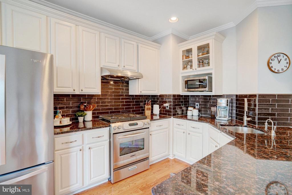 6625 FROST LAKE LANE