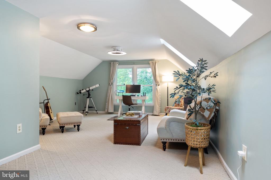 7228 DEVEREUX COURT