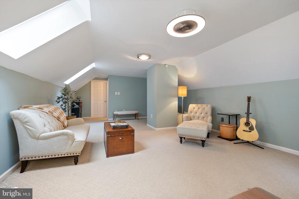 7228 DEVEREUX COURT