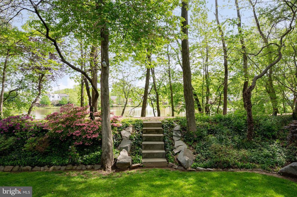 7228 DEVEREUX COURT