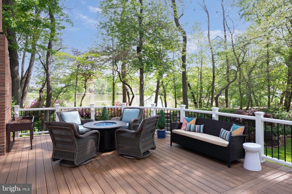 7228 DEVEREUX COURT