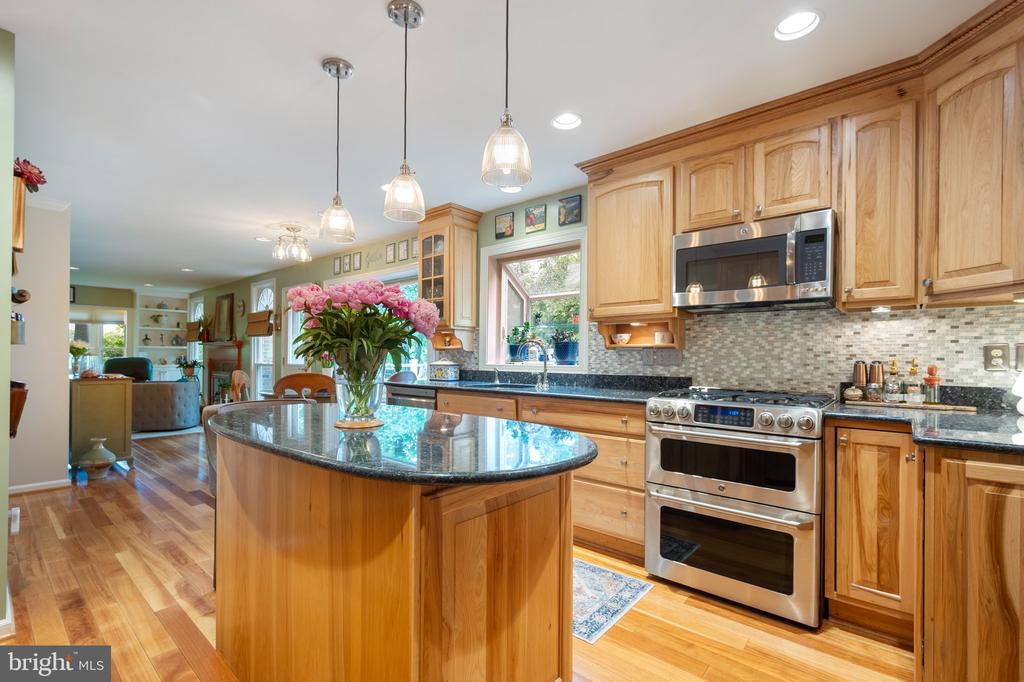 7228 DEVEREUX COURT