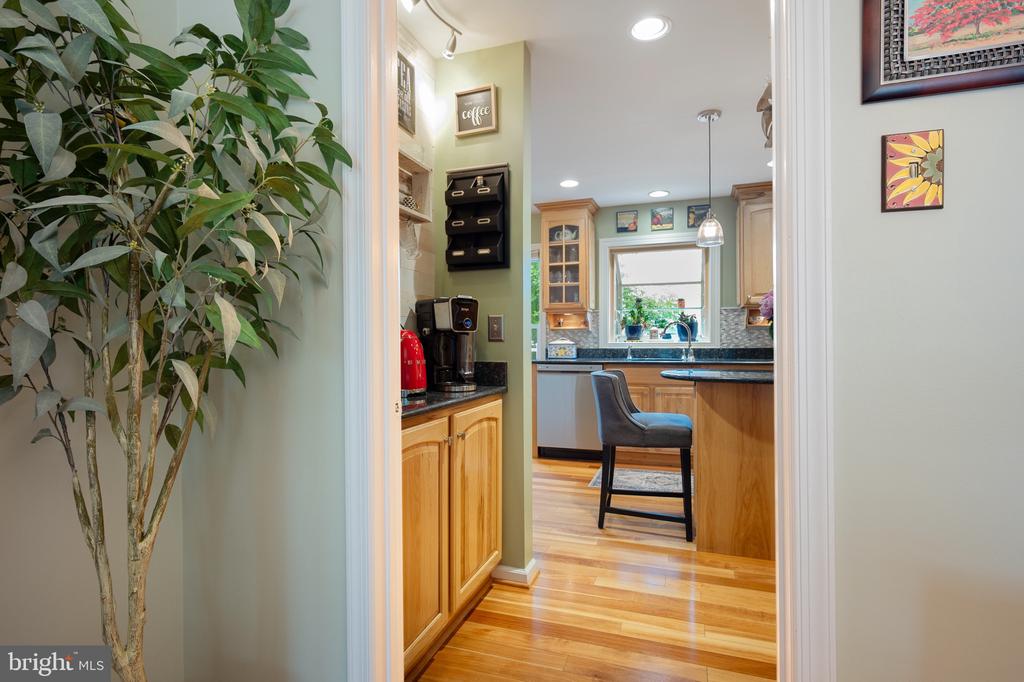 7228 DEVEREUX COURT