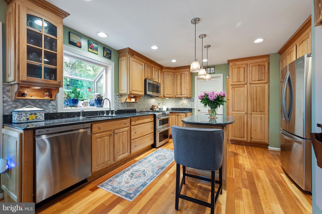 7228 DEVEREUX COURT