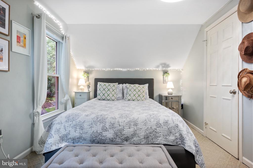 7228 DEVEREUX COURT