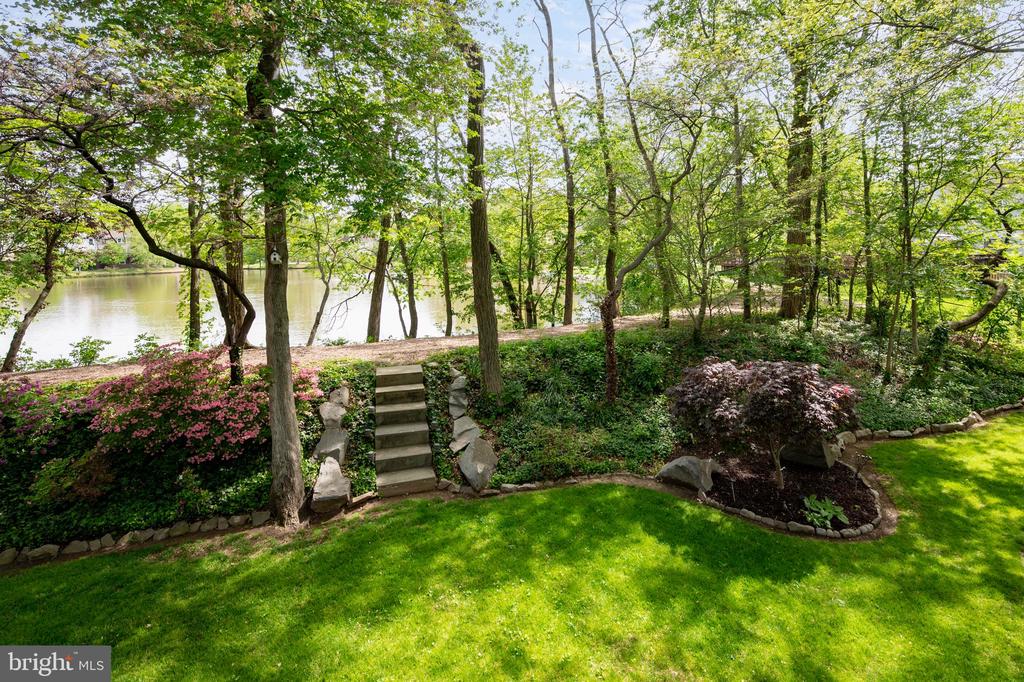 7228 DEVEREUX COURT