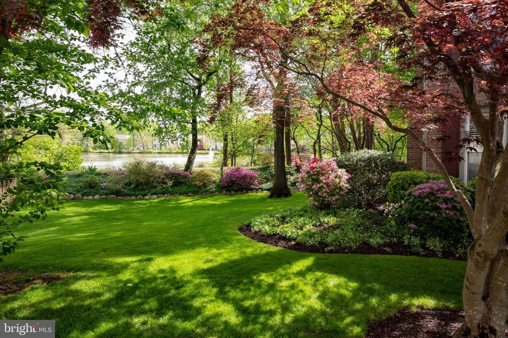 7228 DEVEREUX COURT