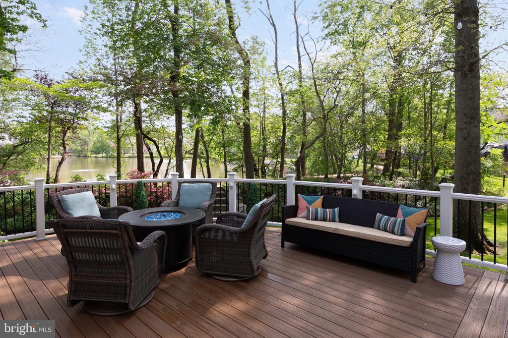 7228 DEVEREUX COURT