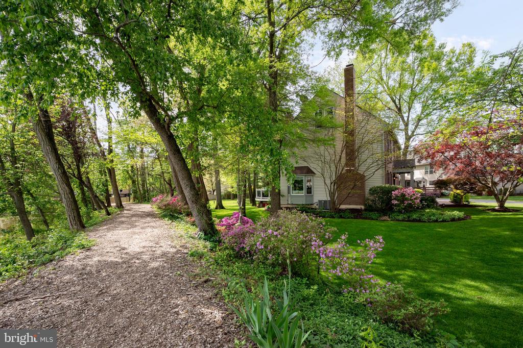 7228 DEVEREUX COURT
