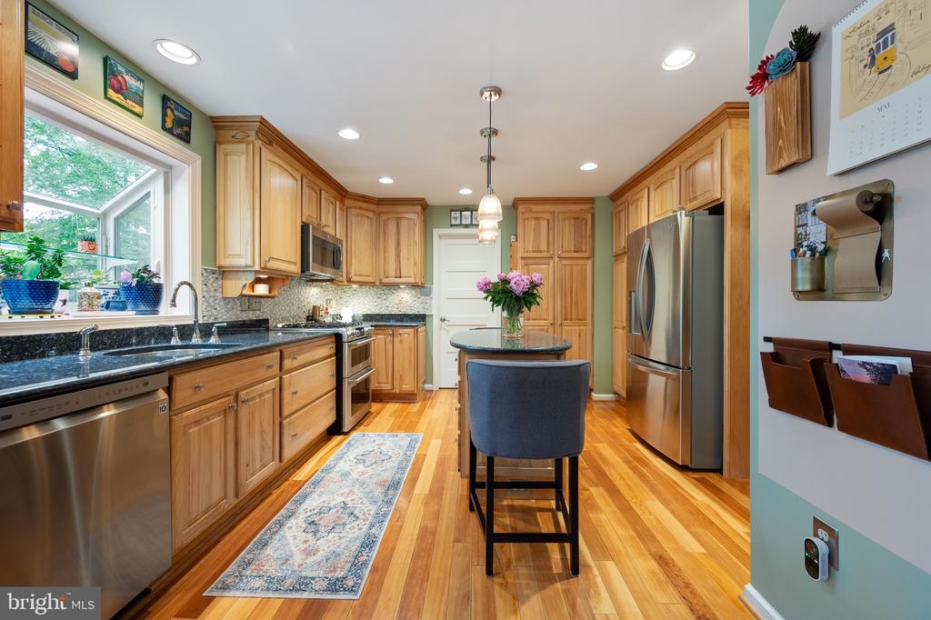 7228 DEVEREUX COURT