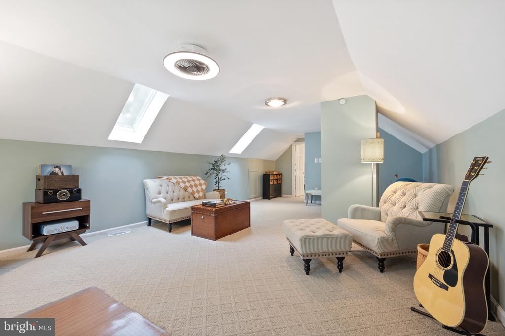 7228 DEVEREUX COURT