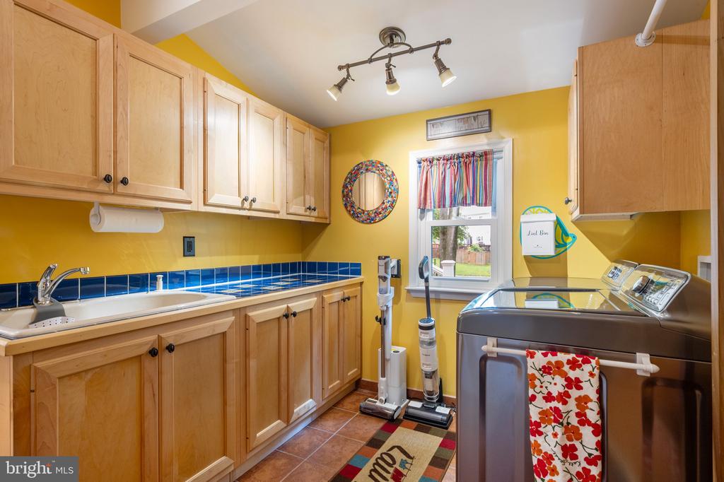 7228 DEVEREUX COURT