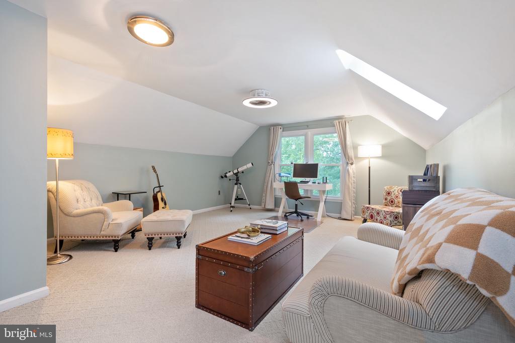7228 DEVEREUX COURT