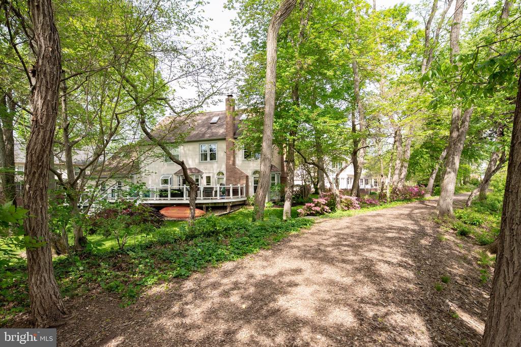 7228 DEVEREUX COURT