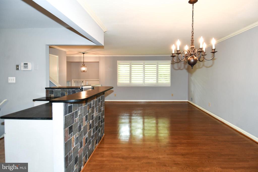 8916 BATTERY ROAD