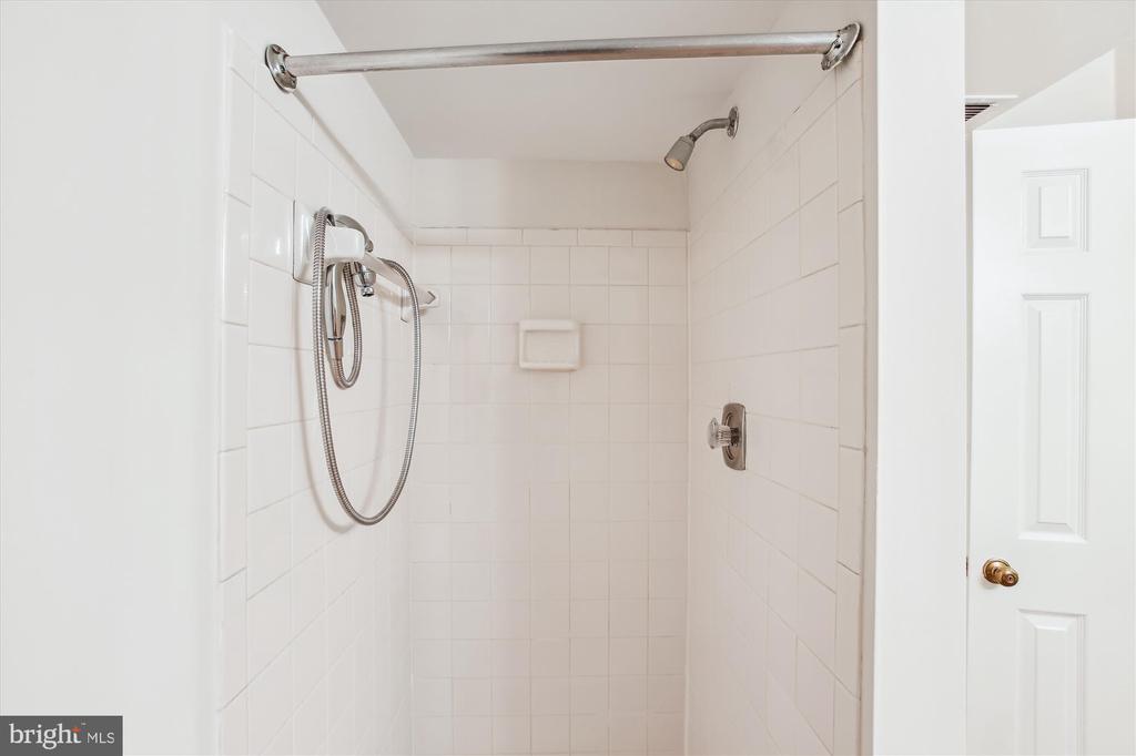 8258 CEDAR LANDING COURT